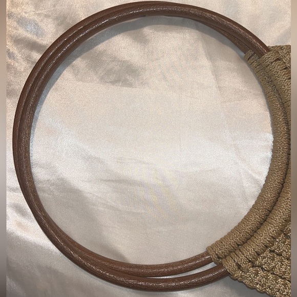 🥂Vintage 1970s macramé w/ wooden handle *HANDMADE* boho bag - Picture 5 of 9